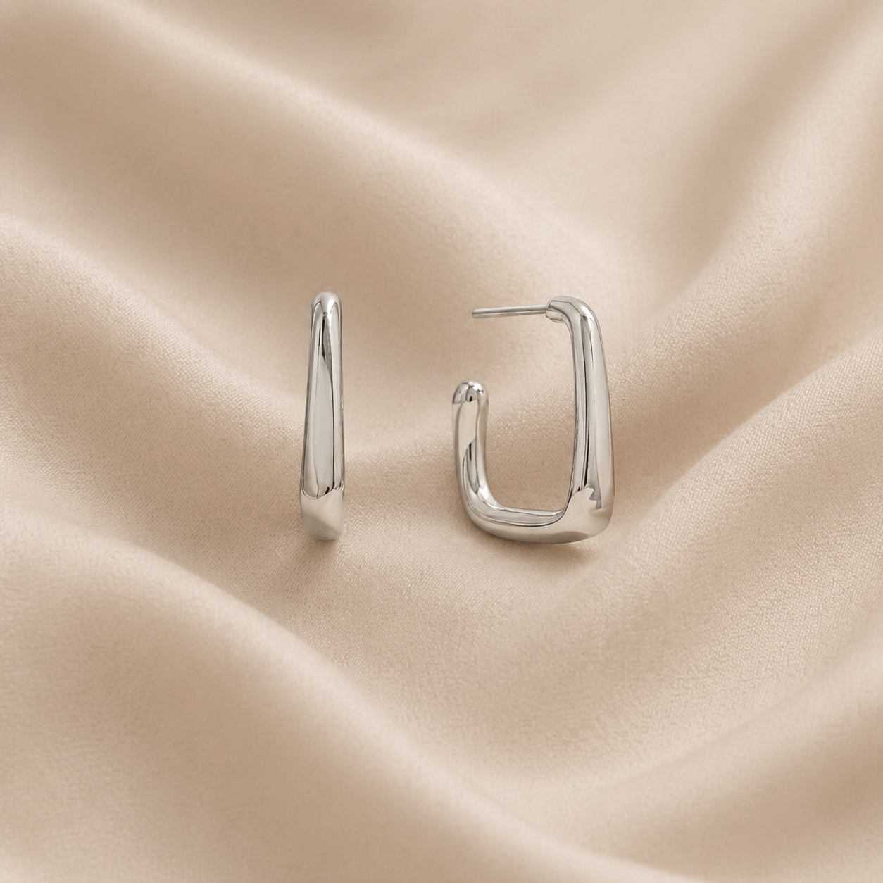 ARETES SQUARE HOOPS