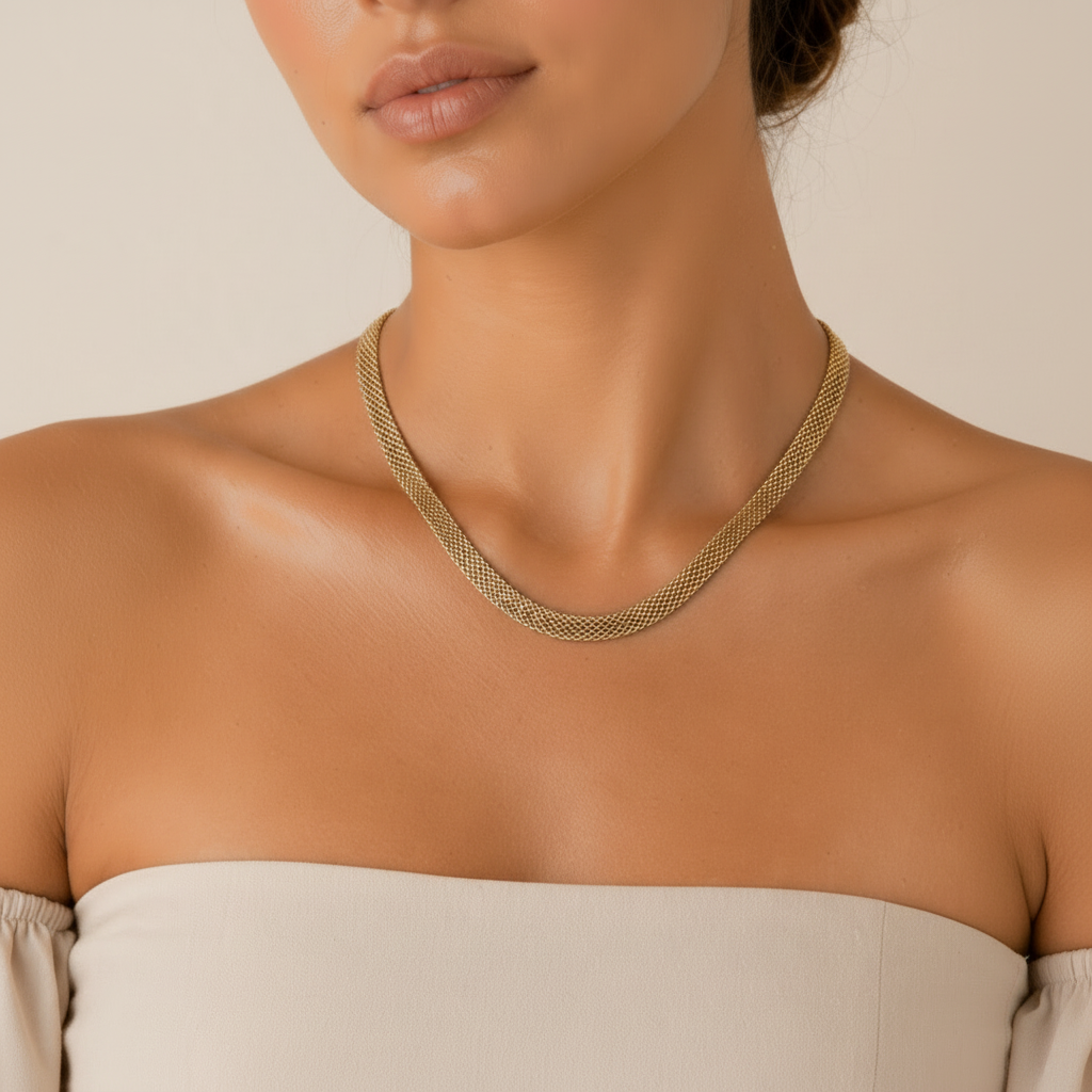Collar dorado zoom cuadrado
