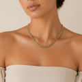 Collar dorado zoom cuadrado