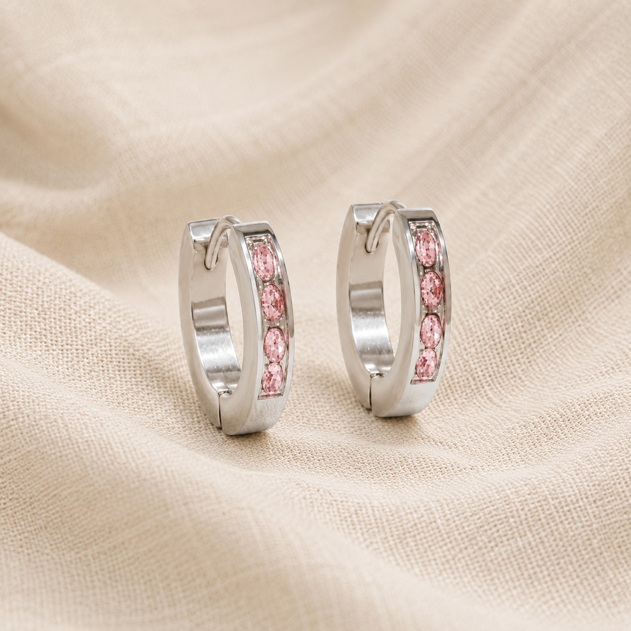 ARETES HUGGIE PINK STONES