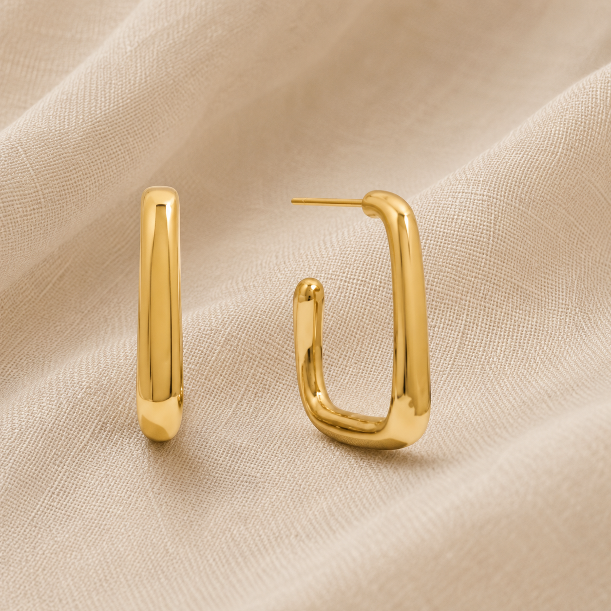 ARETES RECTANGULAR GOLD HOOPS